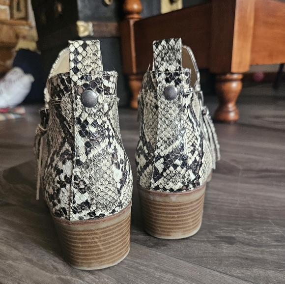 Snake pattern Bootie - Picture 2 of 4